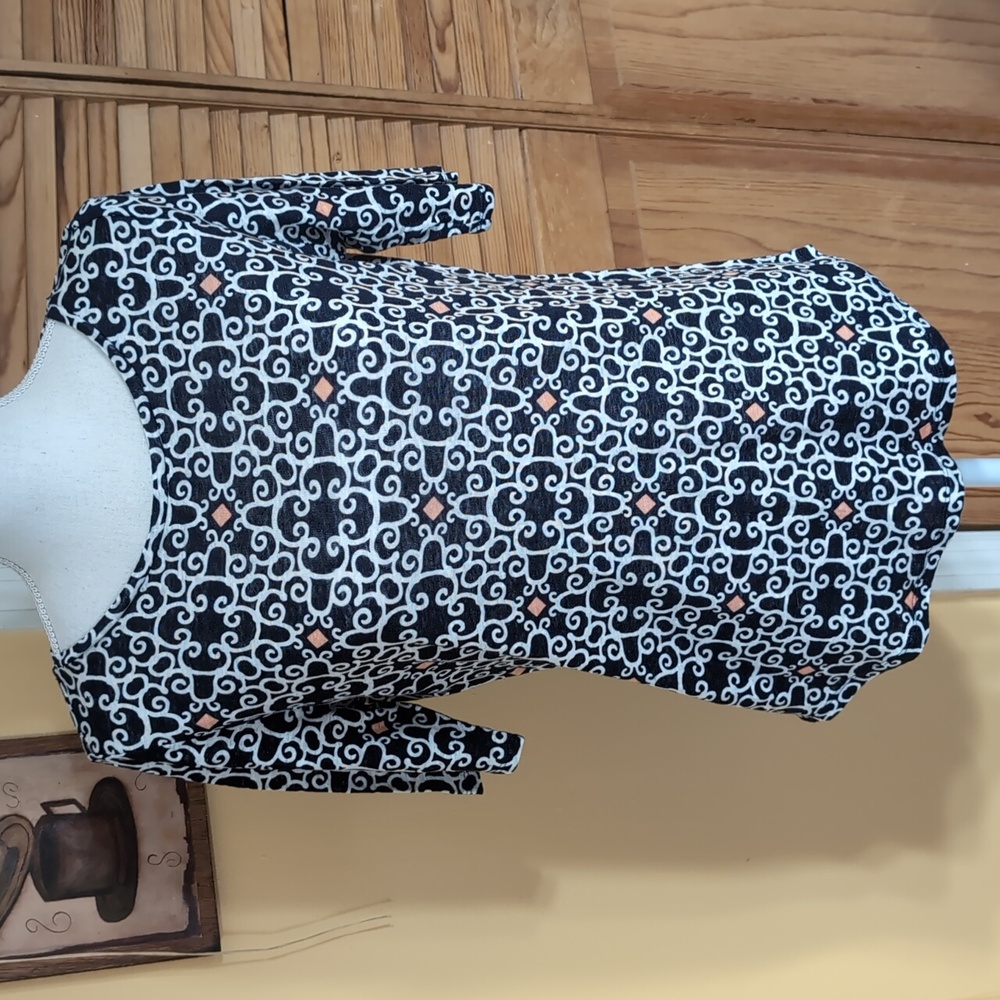 LOFT Linen Navy Blue, White & Peach Top S